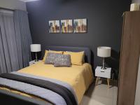 Main Bedroom - 16 square meters of property in Bonaero Park