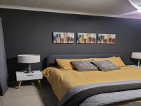 Main Bedroom - 16 square meters of property in Bonaero Park