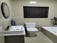 Bathroom 1 - 4 square meters of property in Bonaero Park