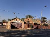 Front View of property in Glen Marais
