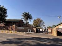 Front View of property in Glen Marais