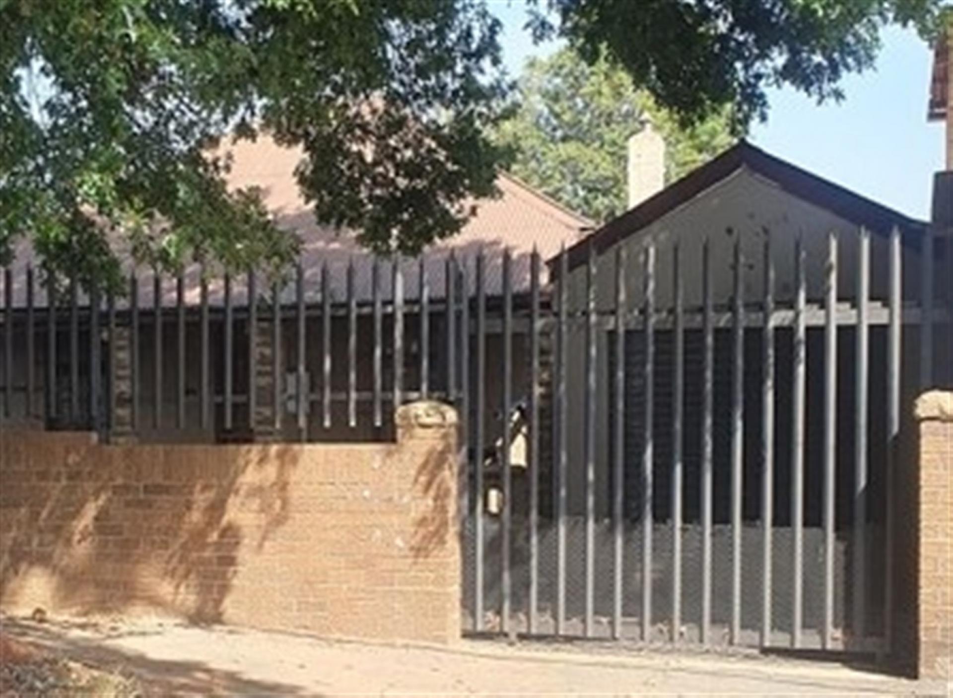 Front View of property in Regents Park