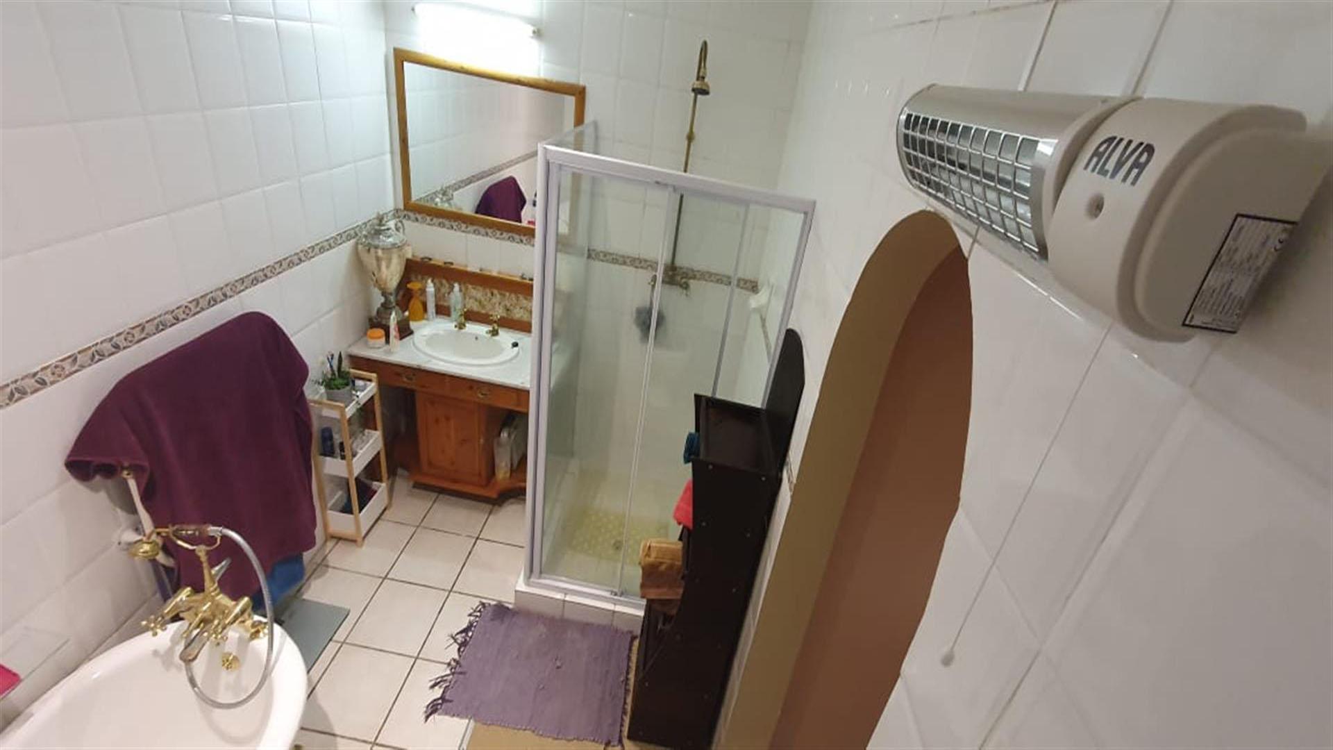 Main Bathroom of property in Springvale Mission