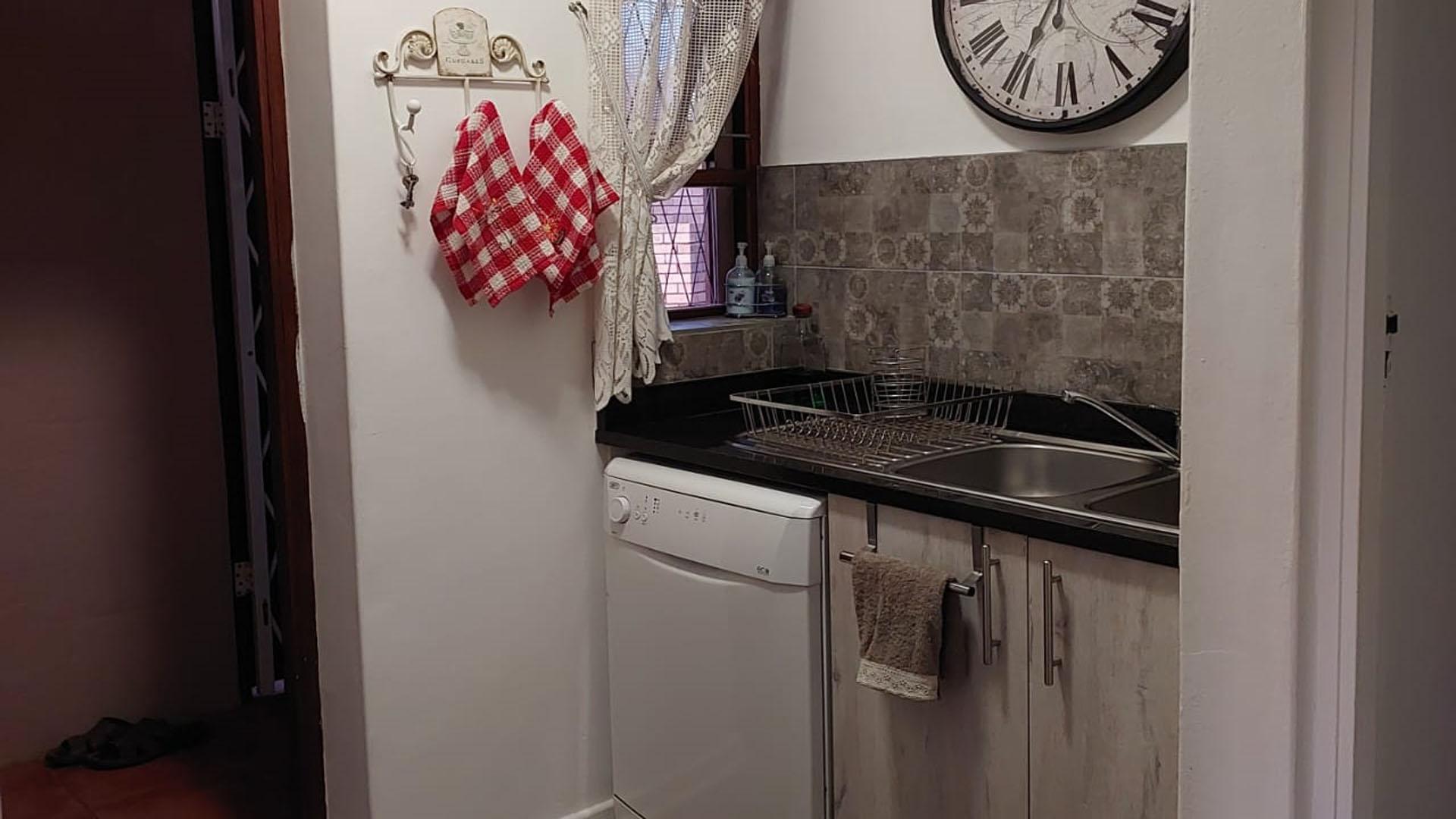 Scullery - 5 square meters of property in Jeffrey's Bay