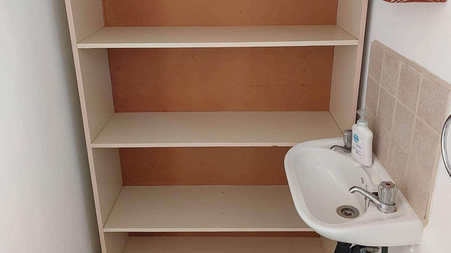 Bathroom 2 - 7 square meters of property in Jeffrey's Bay