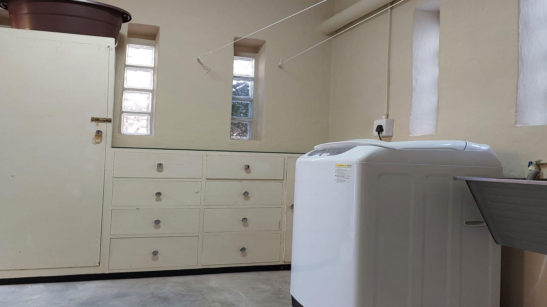 Rooms - 10 square meters of property in Jeffrey's Bay