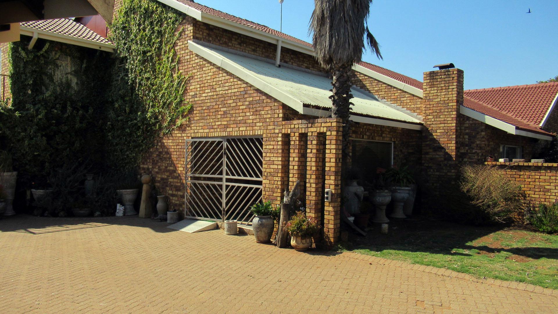 Front View of property in Middelburg - MP