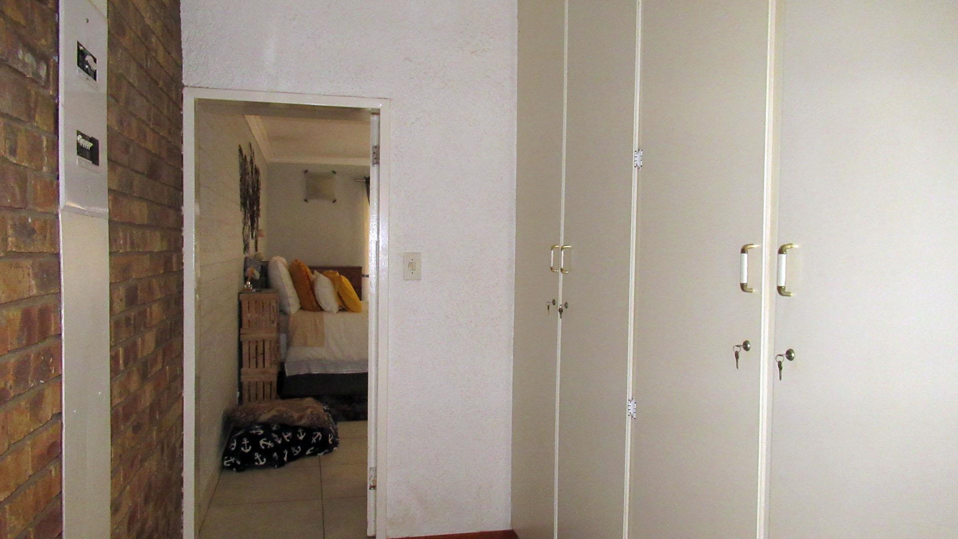 Spaces - 67 square meters of property in Middelburg - MP