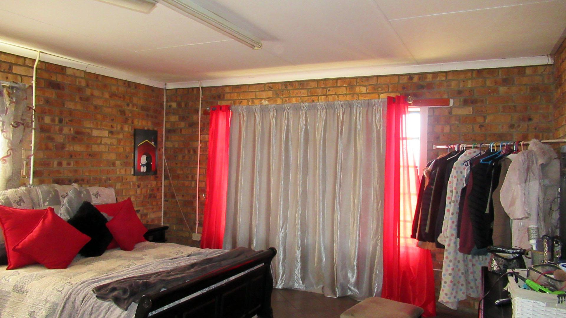 Bed Room 5+ - 155 square meters of property in Middelburg - MP