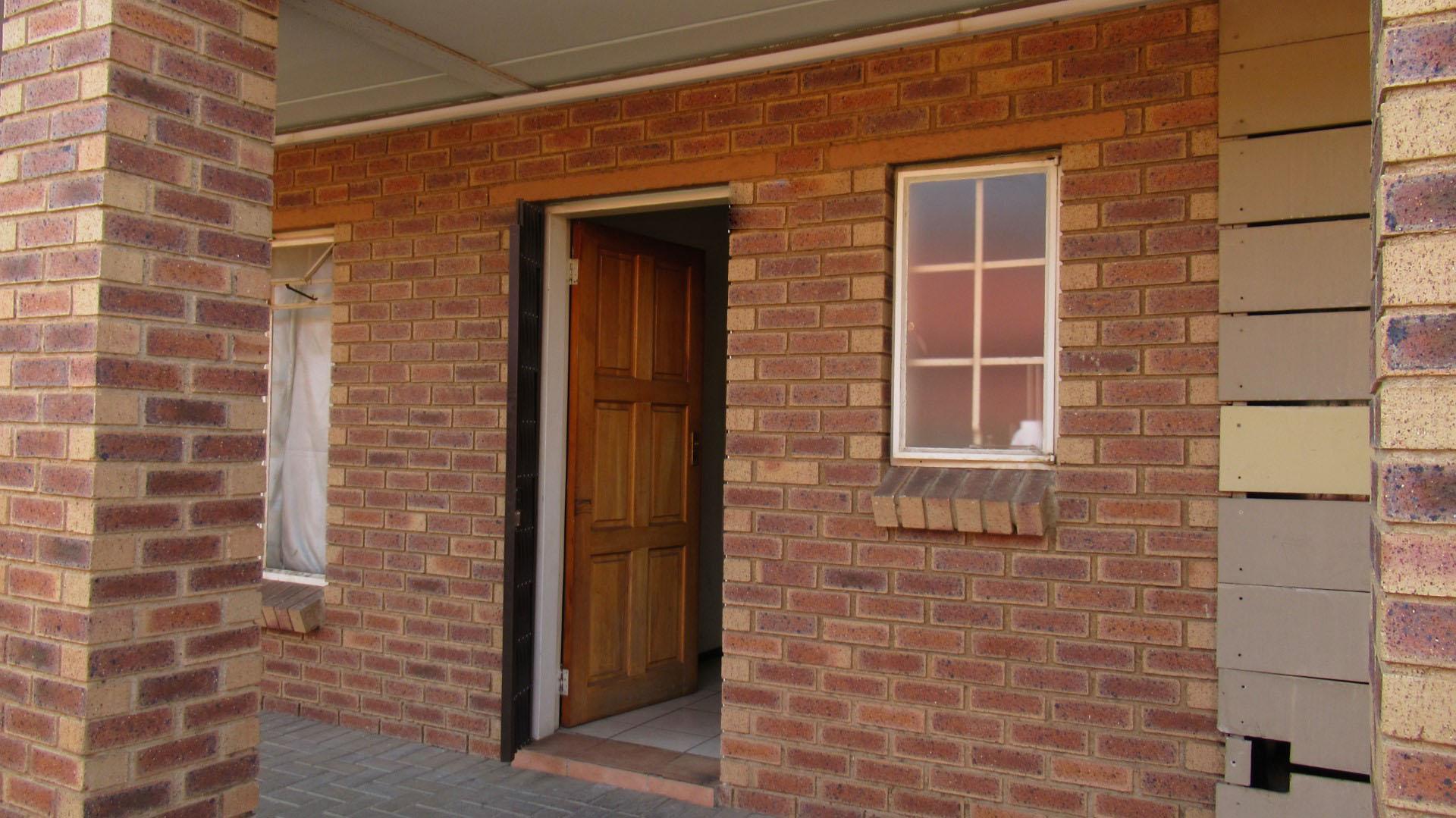 Front View of property in Comet