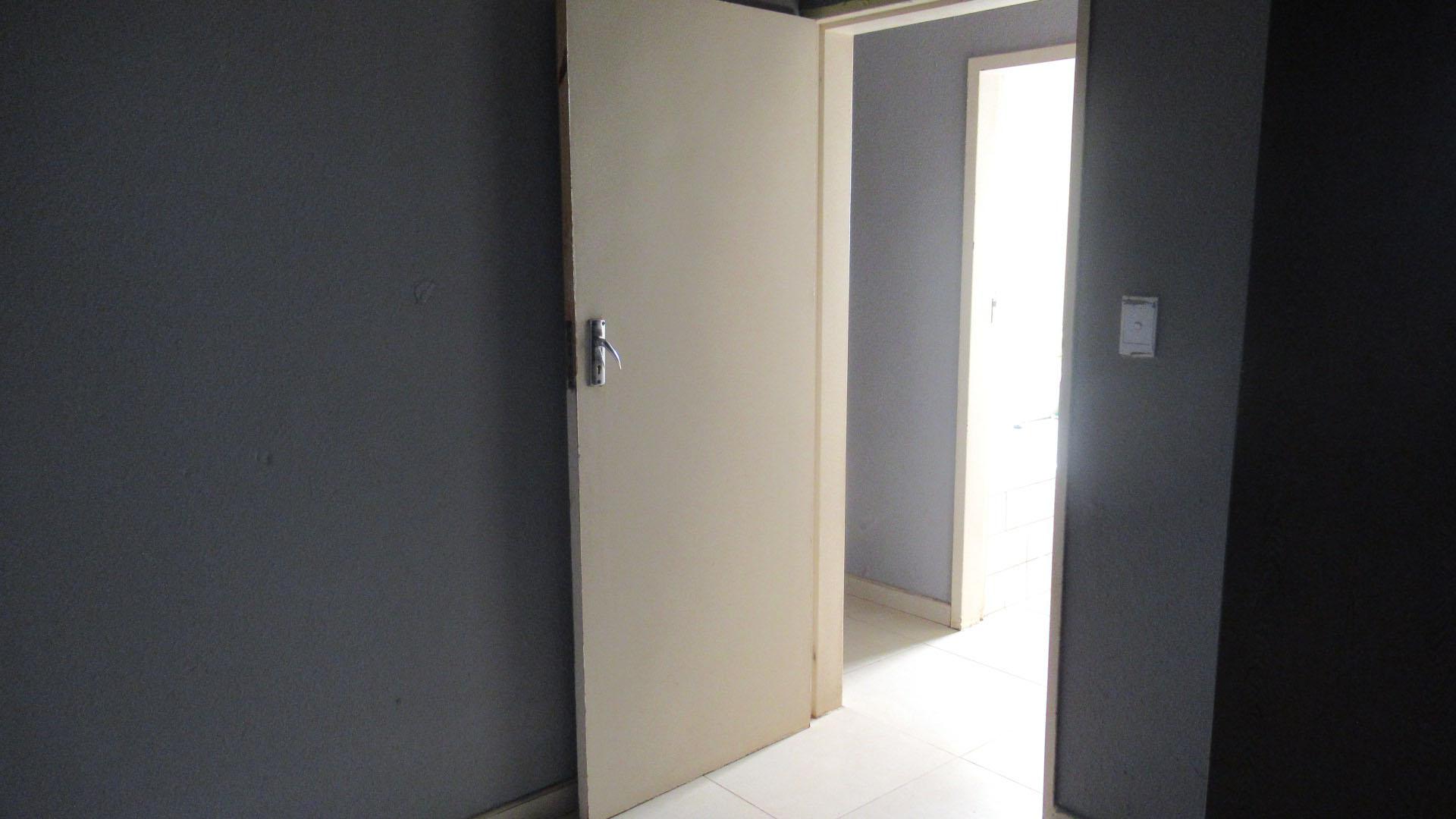 Bed Room 1 - 25 square meters of property in Protea Glen