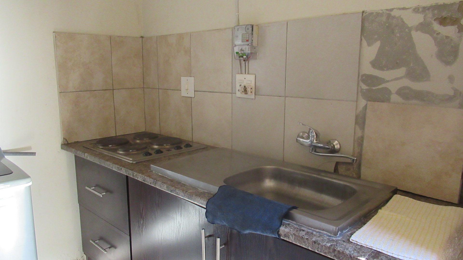 Bed Room 2 - 24 square meters of property in Protea Glen