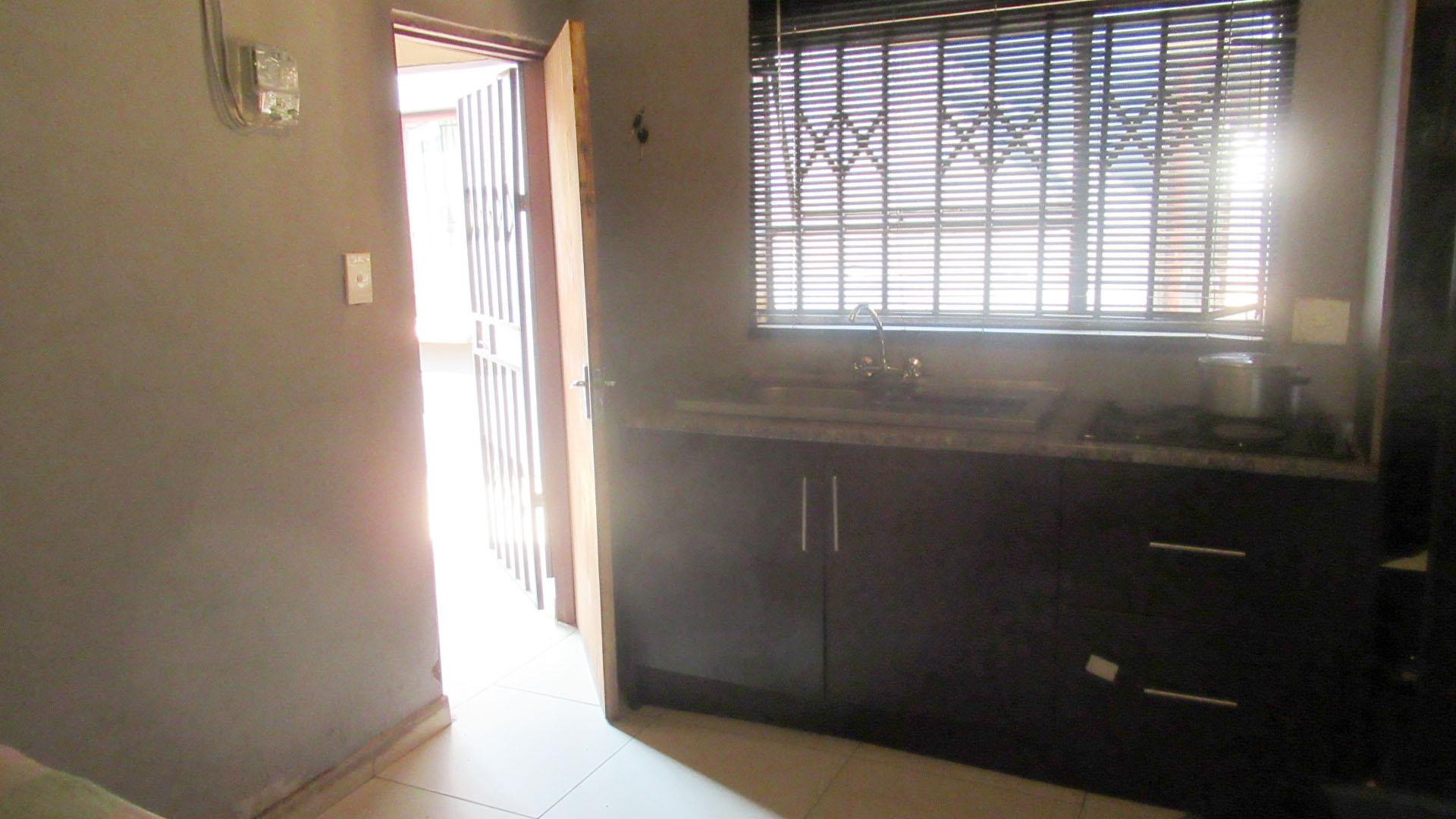 Bed Room 4 - 13 square meters of property in Protea Glen
