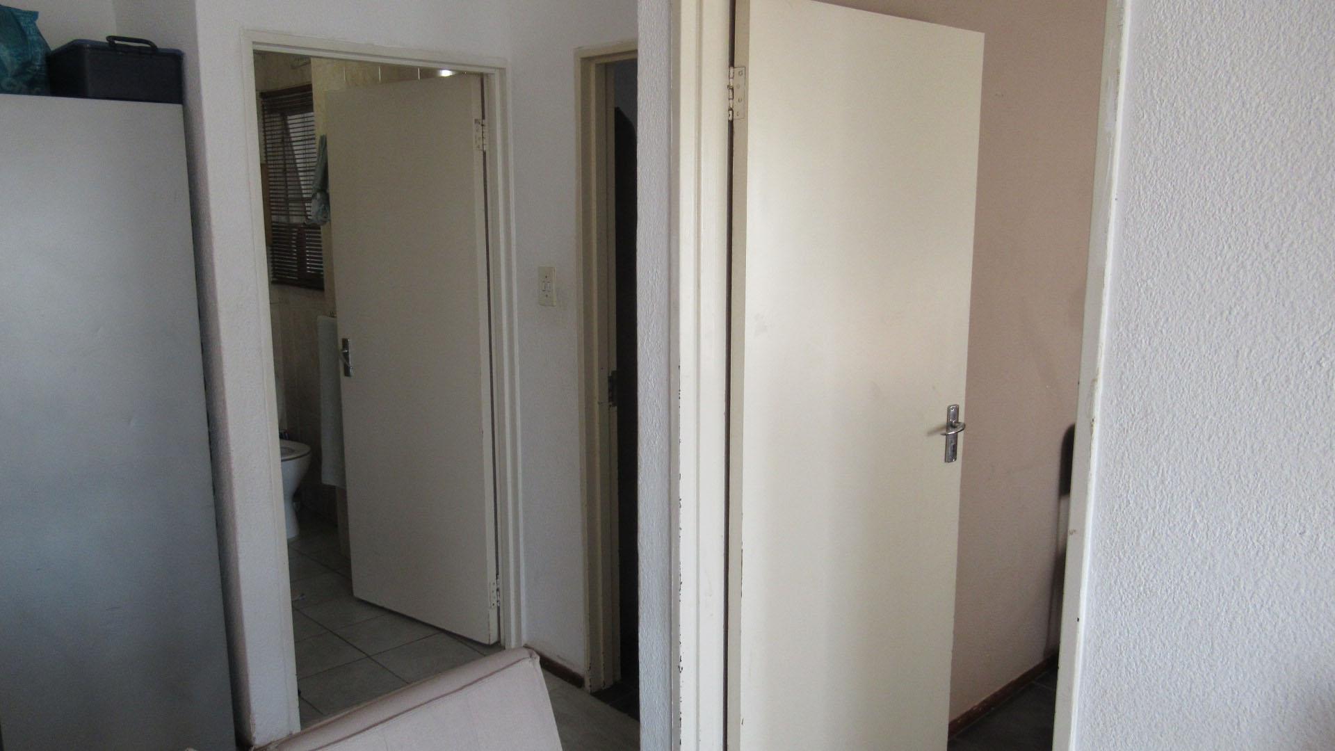 Lounges - 16 square meters of property in Ridgeway