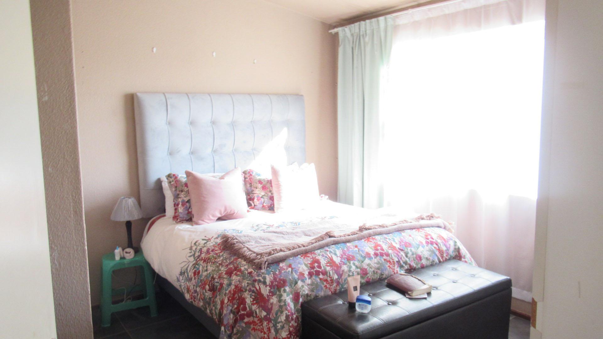 Main Bedroom - 13 square meters of property in Ridgeway