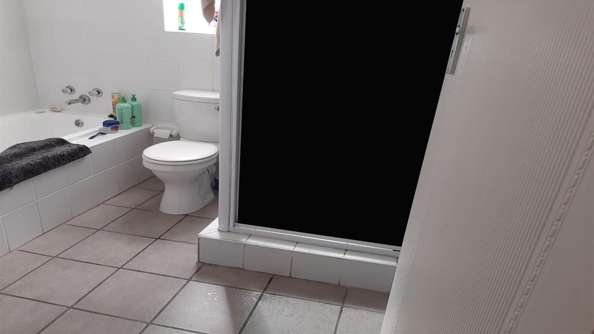 Bathroom 1 of property in Hartenbos