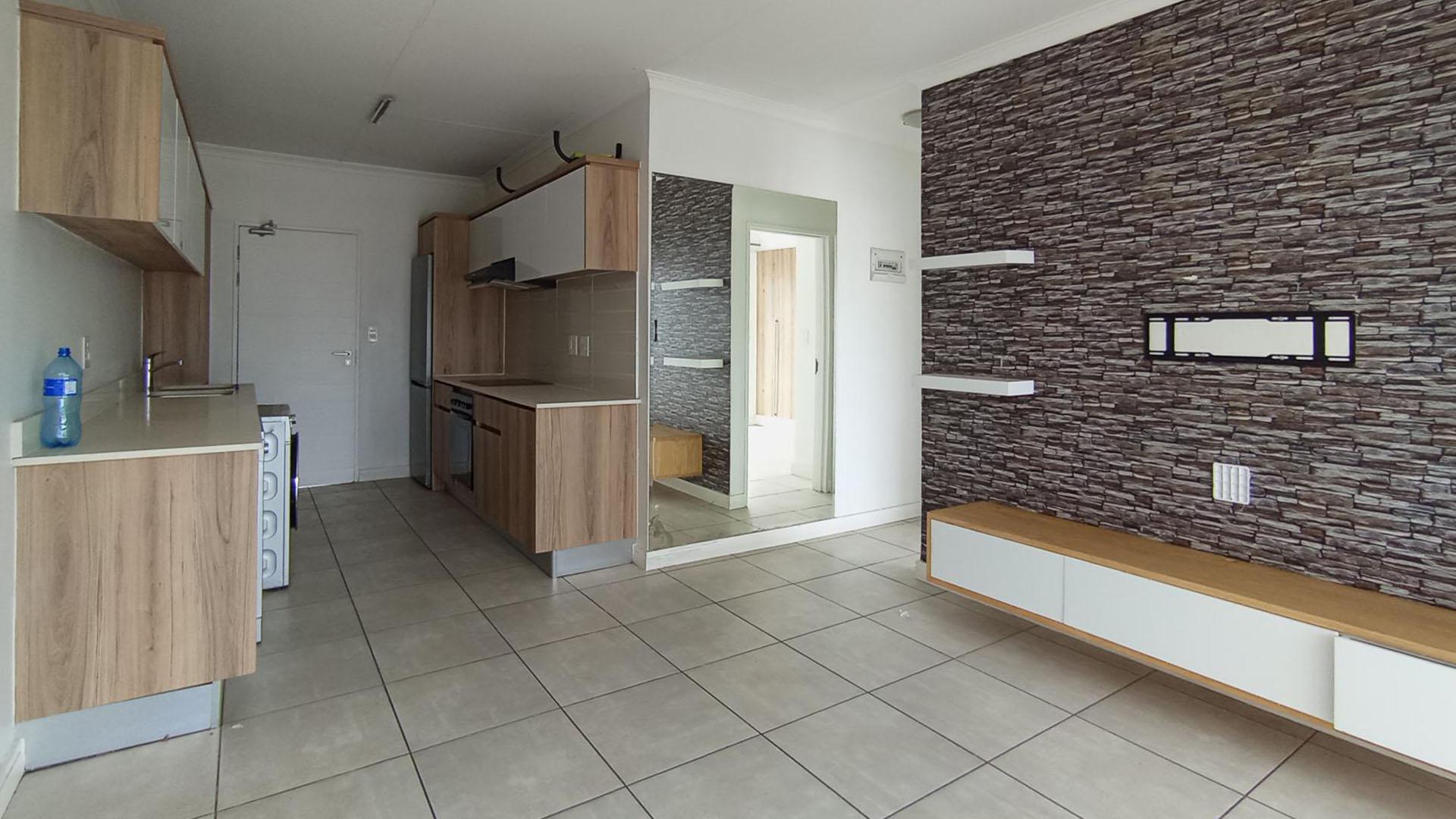 Lounges - 16 square meters of property in Zwartkoppies