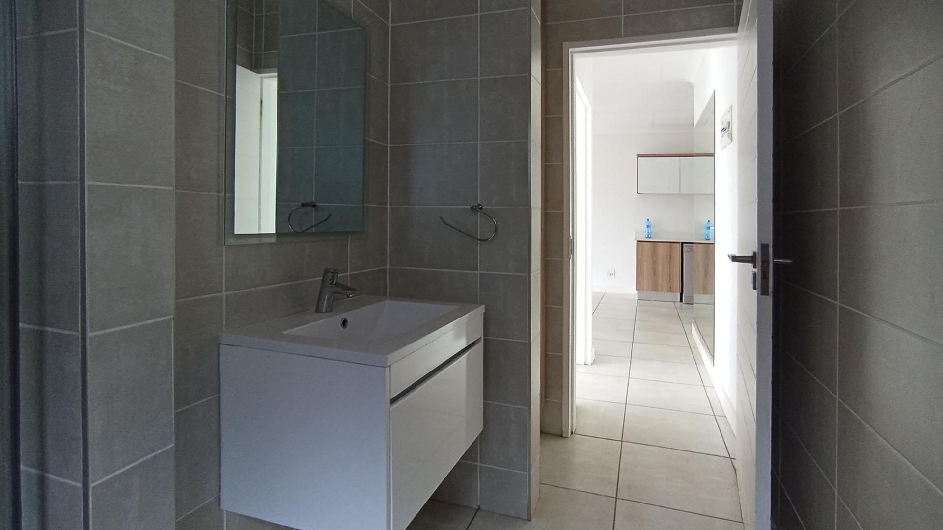 Bathroom 1 - 6 square meters of property in Zwartkoppies