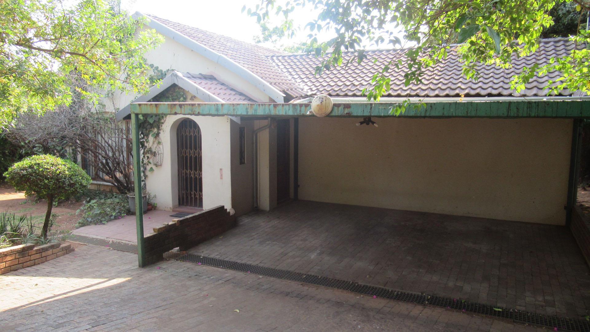 Front View of property in Linden