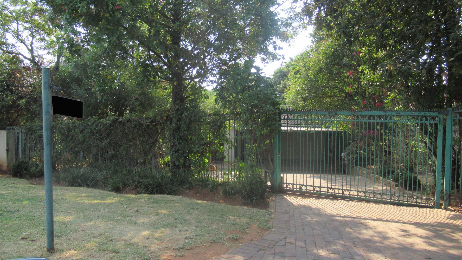 Front View of property in Linden