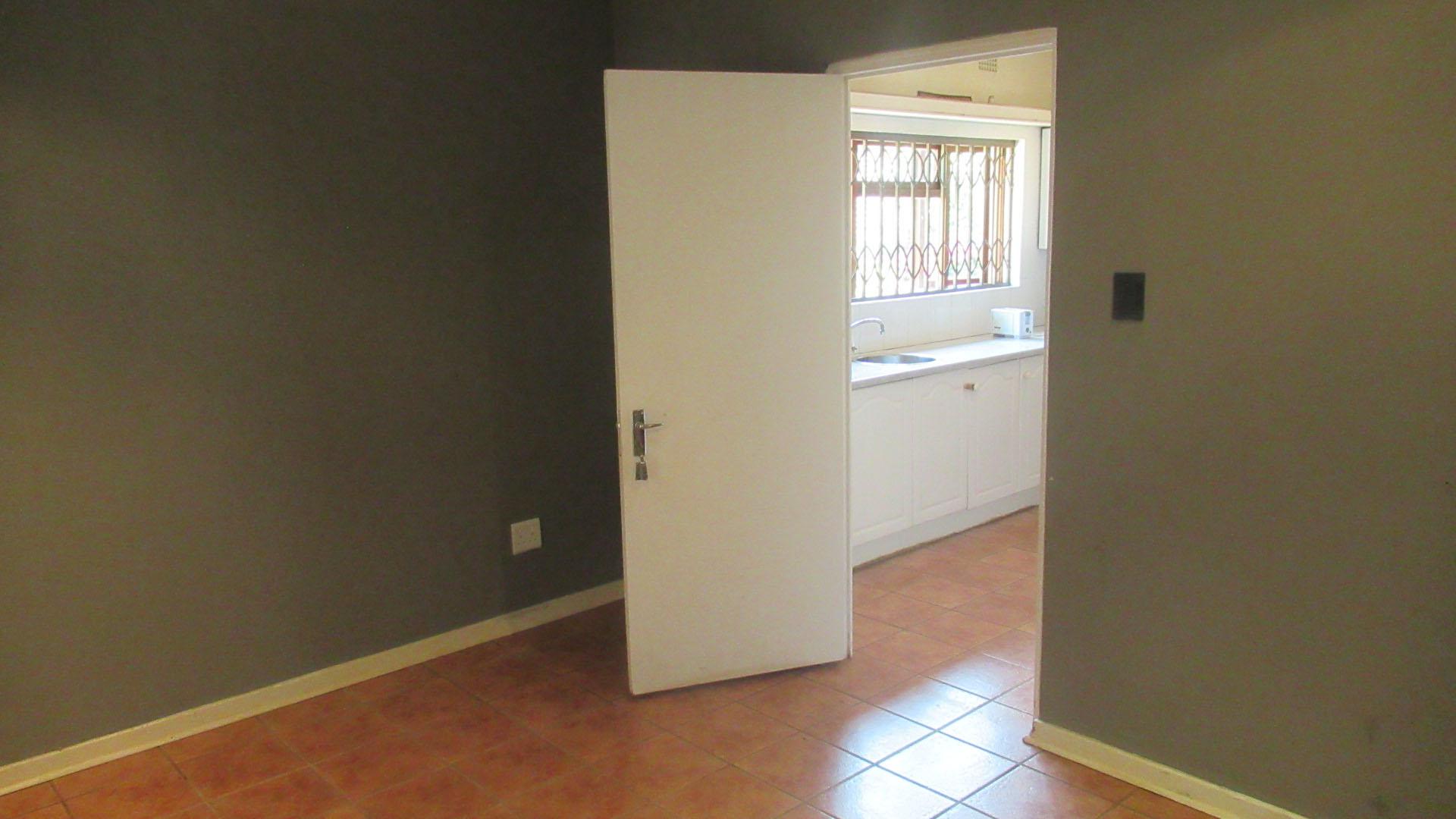 Rooms - 37 square meters of property in Linden