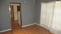Bed Room 1 - 14 square meters of property in Linden