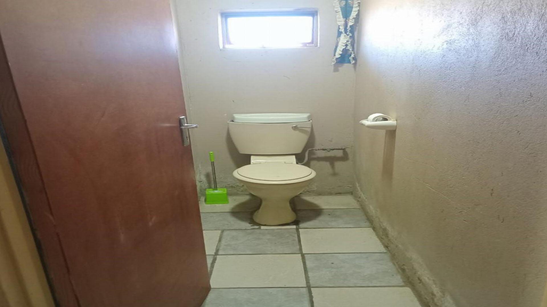 Guest Toilet of property in New Bethal East