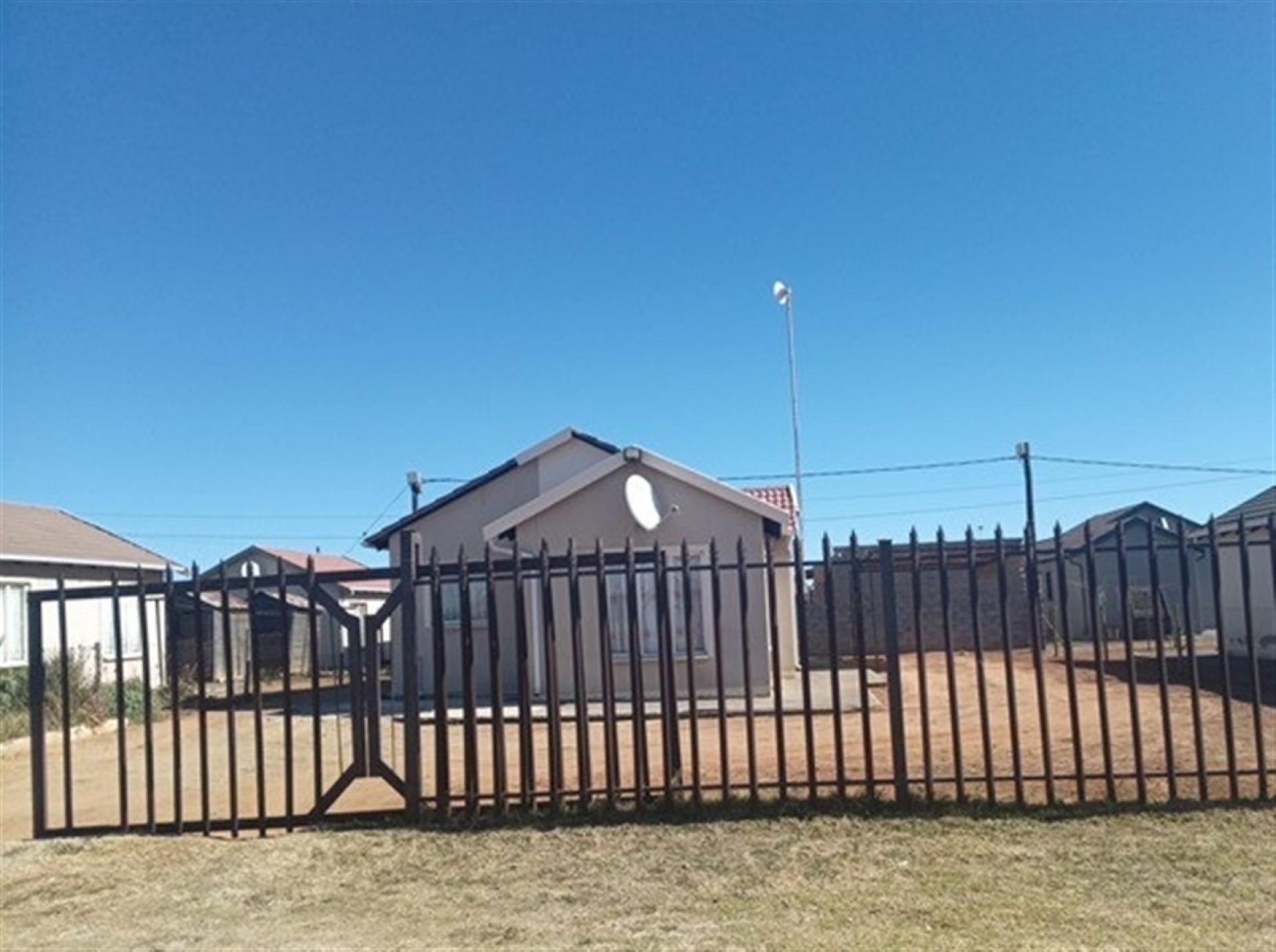 Front View of property in Zamdela
