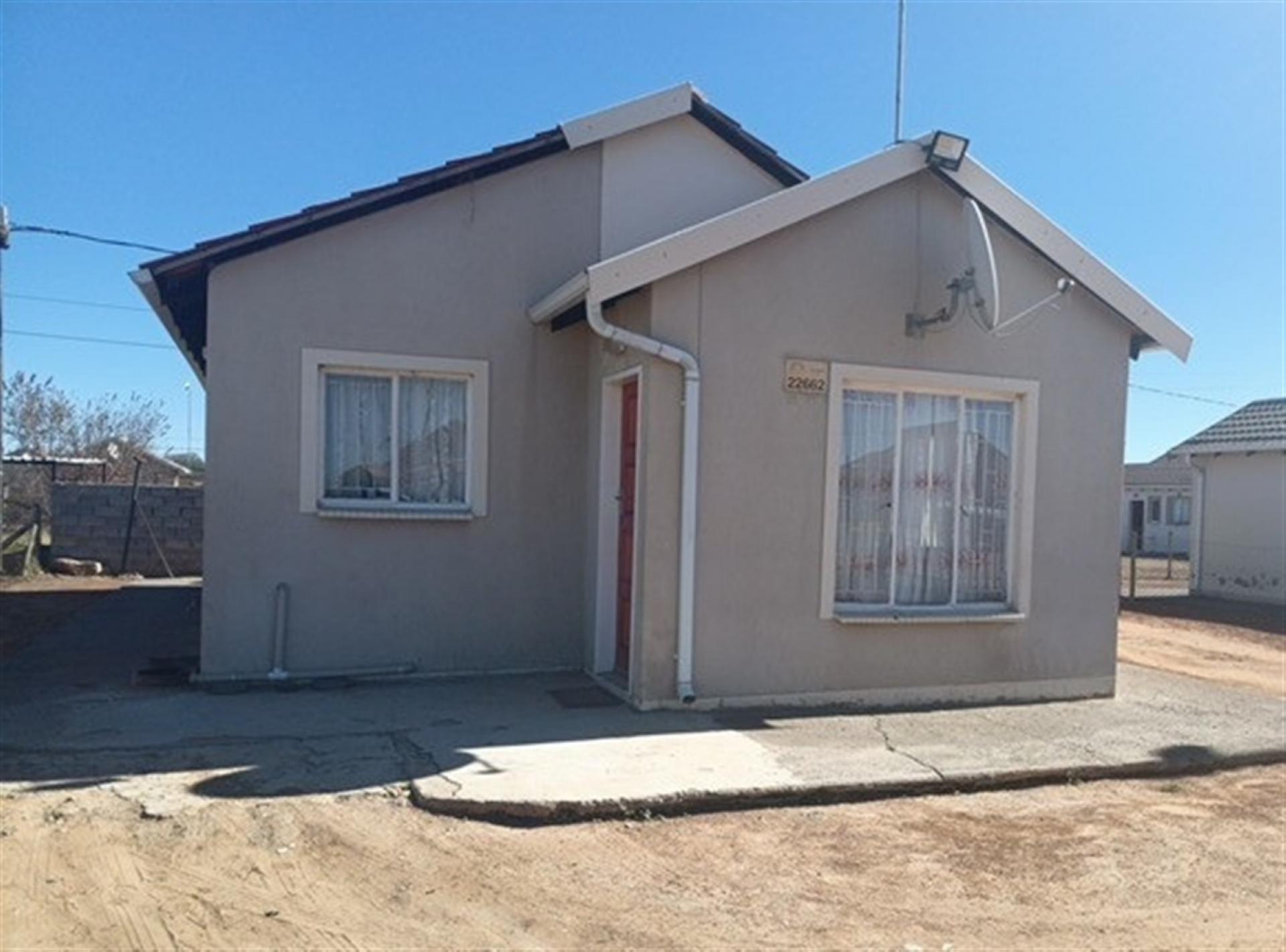 Front View of property in Zamdela