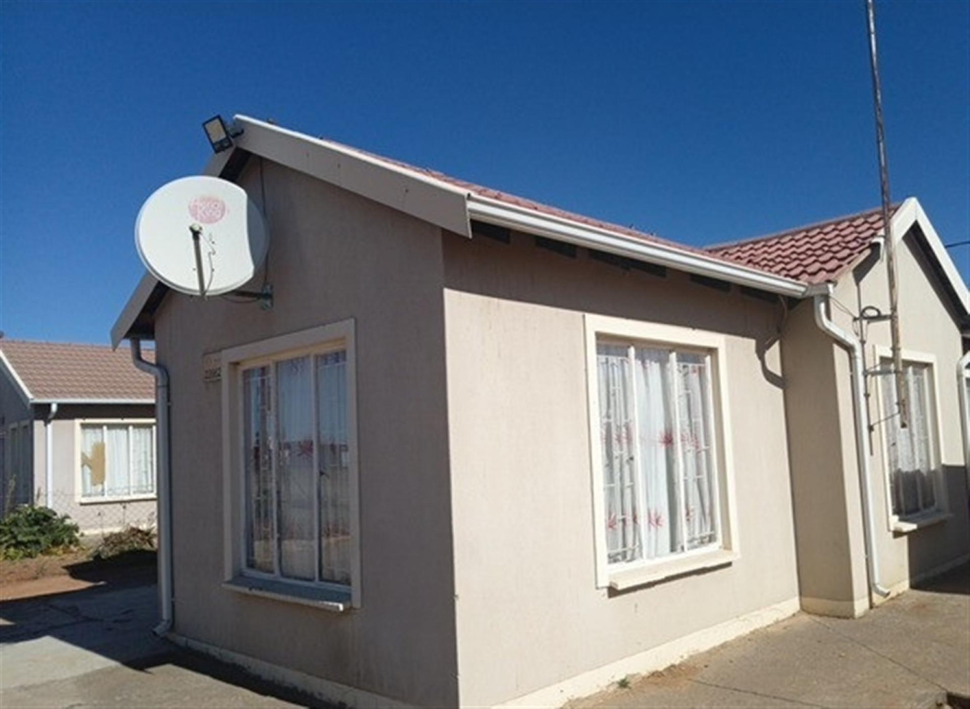 Front View of property in Zamdela