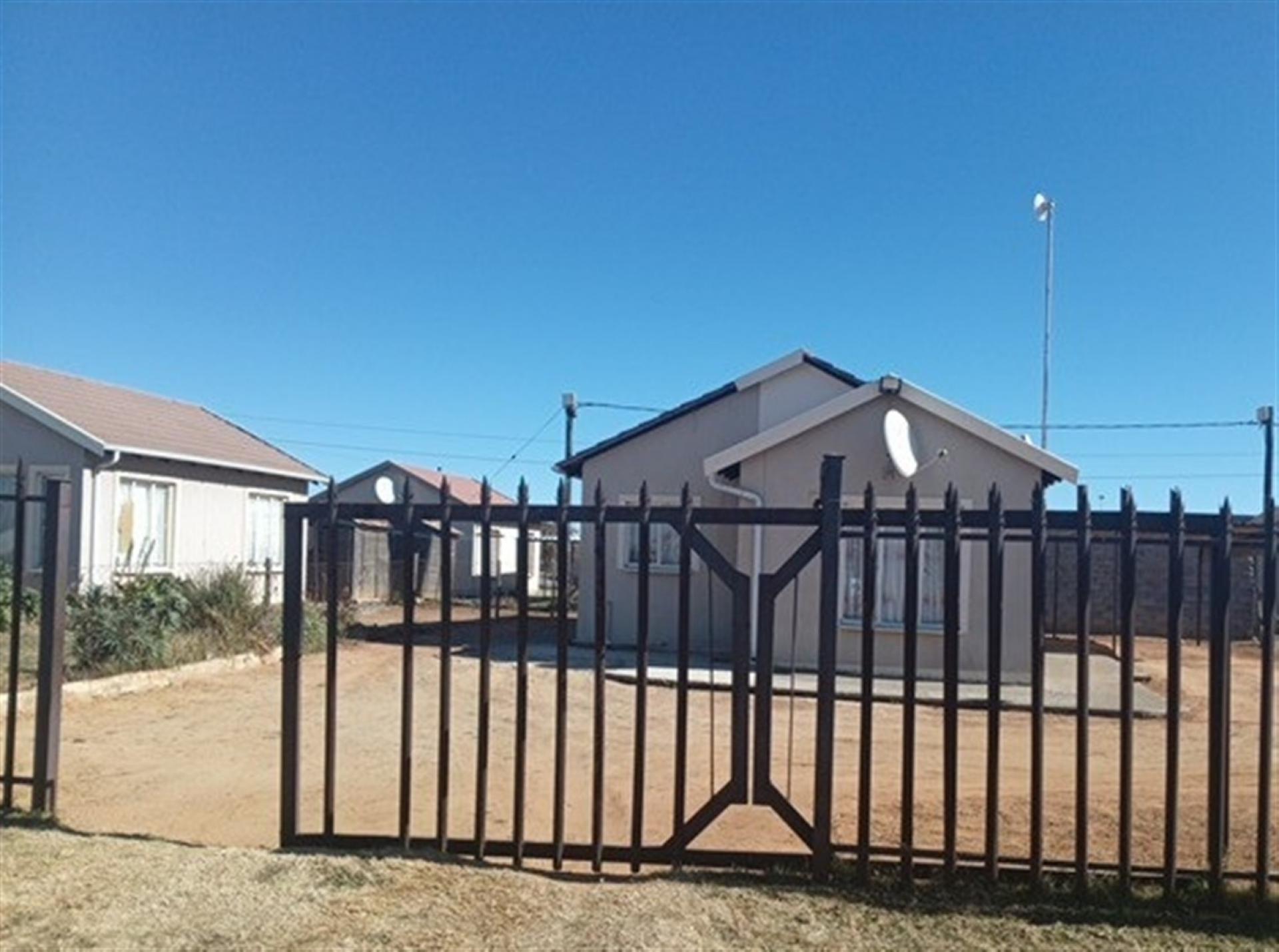 Front View of property in Zamdela