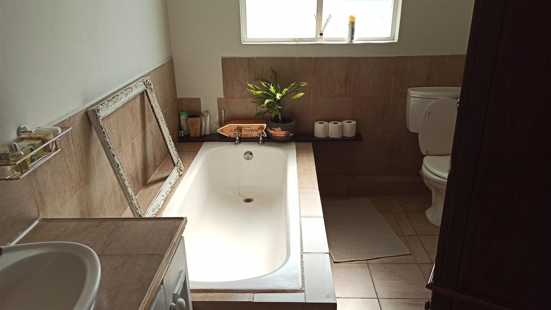 Bathroom 1 - 7 square meters of property in Malmesbury