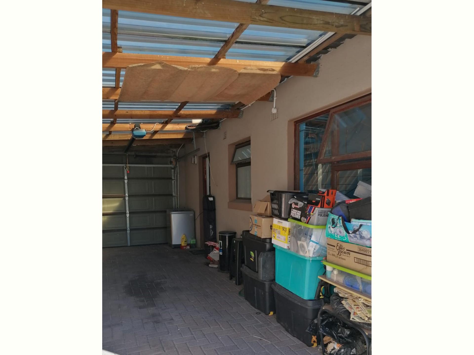 2 Bedroom House for Sale For Sale in Grassy Park MR529052