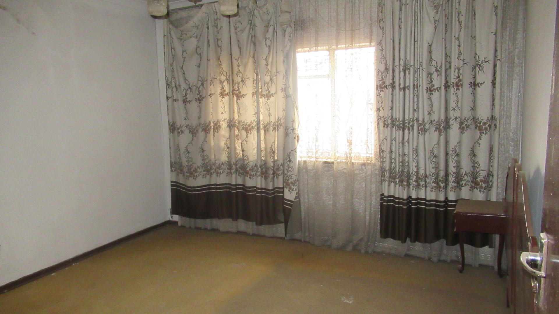 Bed Room 3 - 18 square meters of property in Lenasia