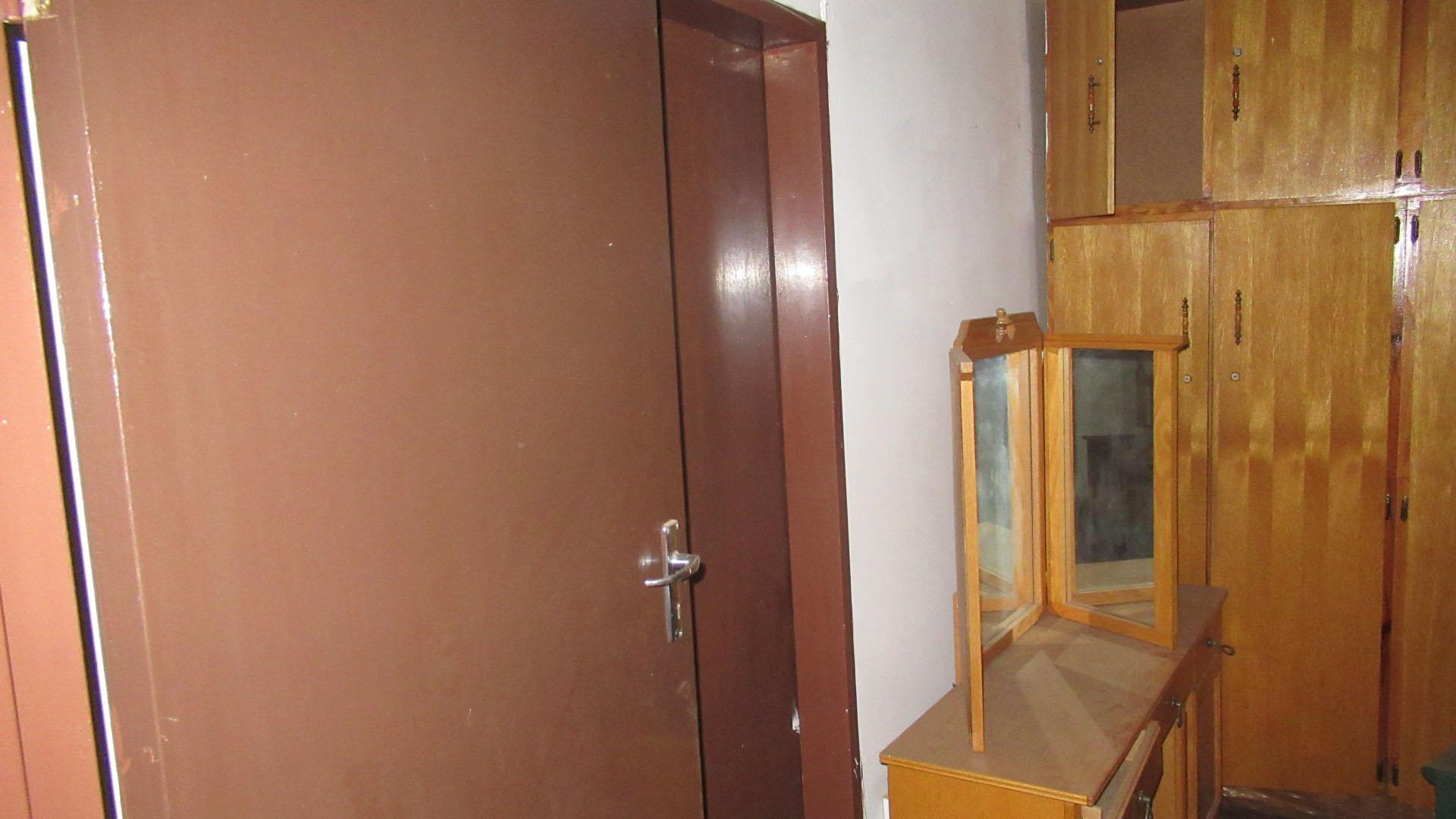 Bed Room 5+ - 33 square meters of property in Lenasia