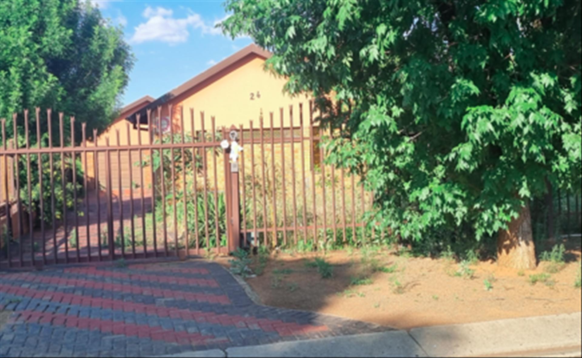 Front View of property in Uitsig