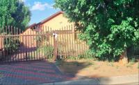 Front View of property in Uitsig