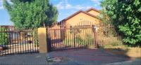 Front View of property in Uitsig