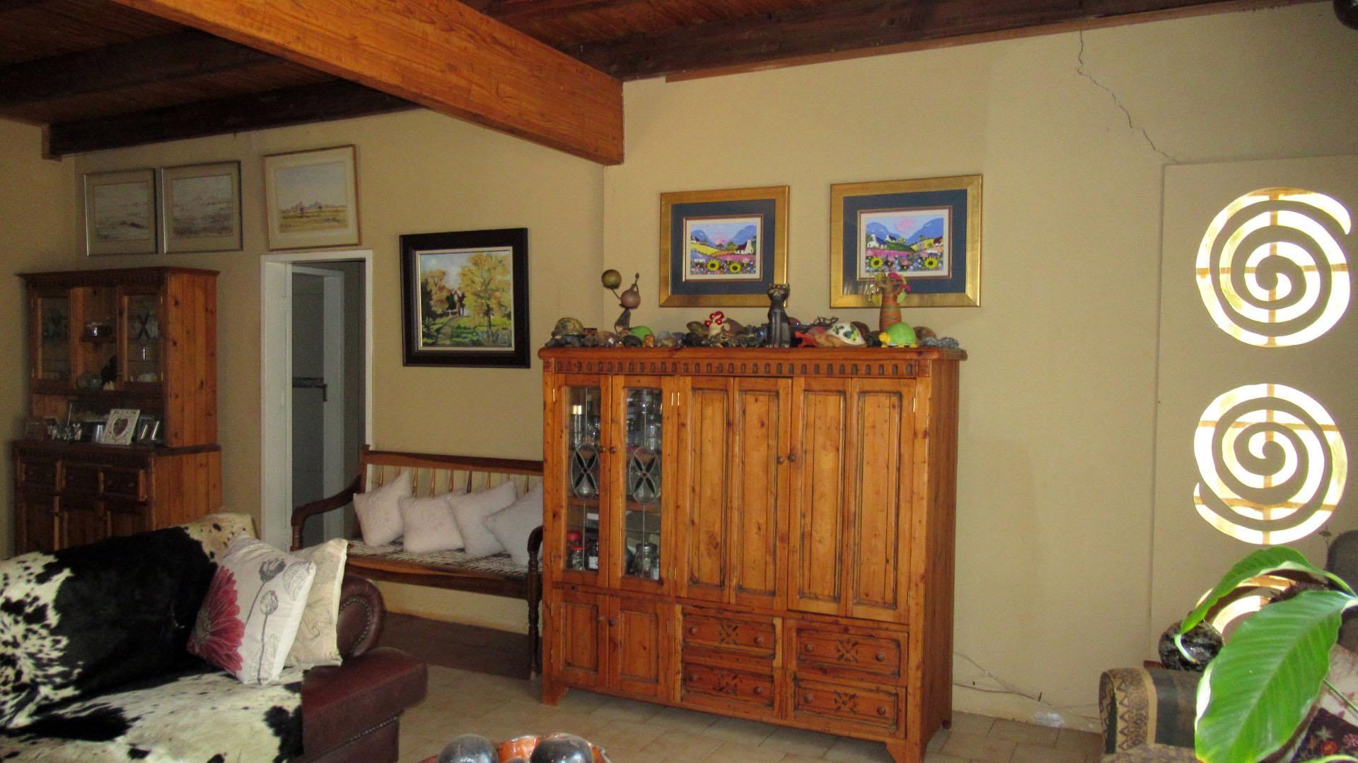 Lounges - 78 square meters of property in Rynoue AH