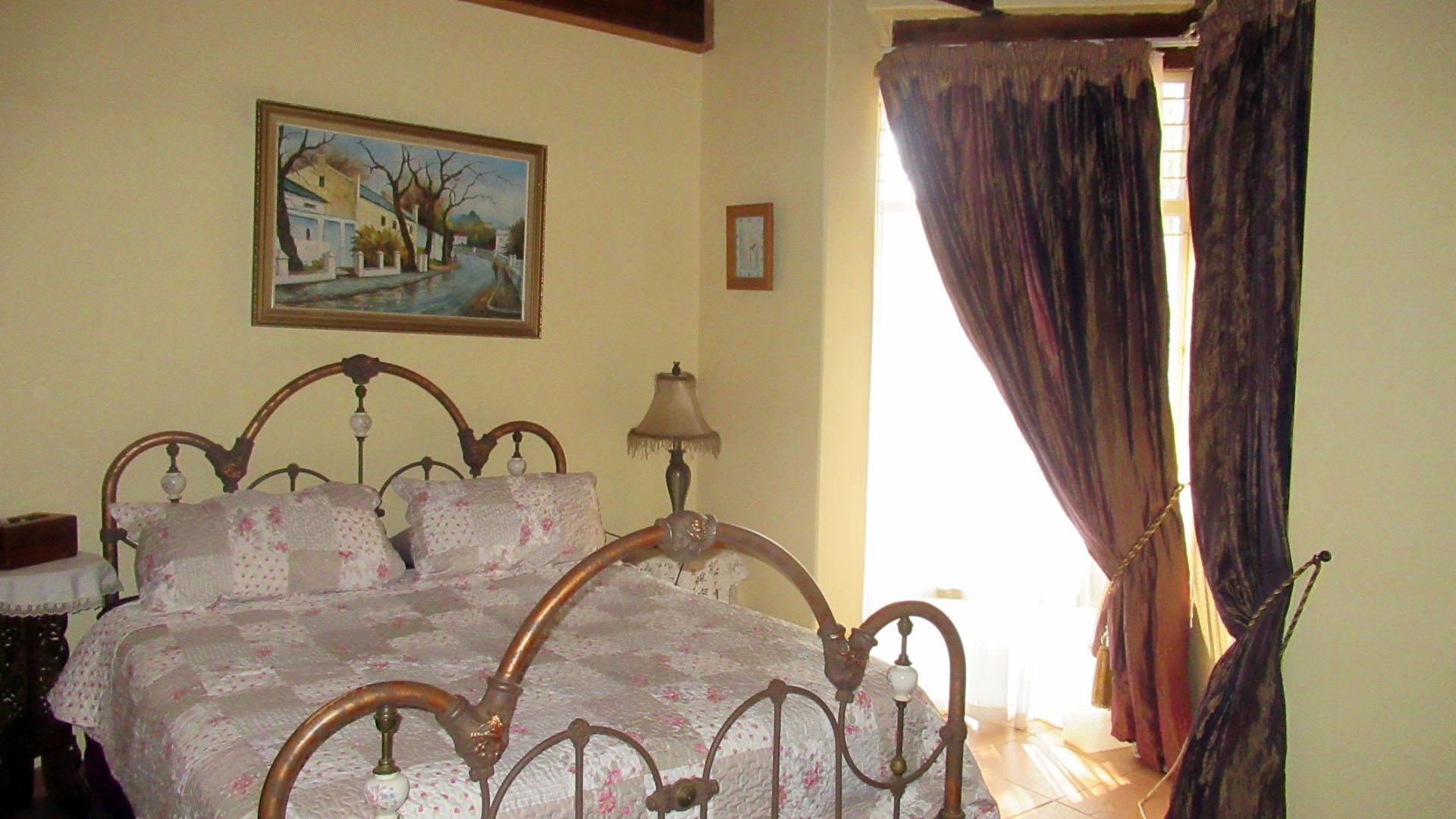 Bed Room 1 - 18 square meters of property in Rynoue AH