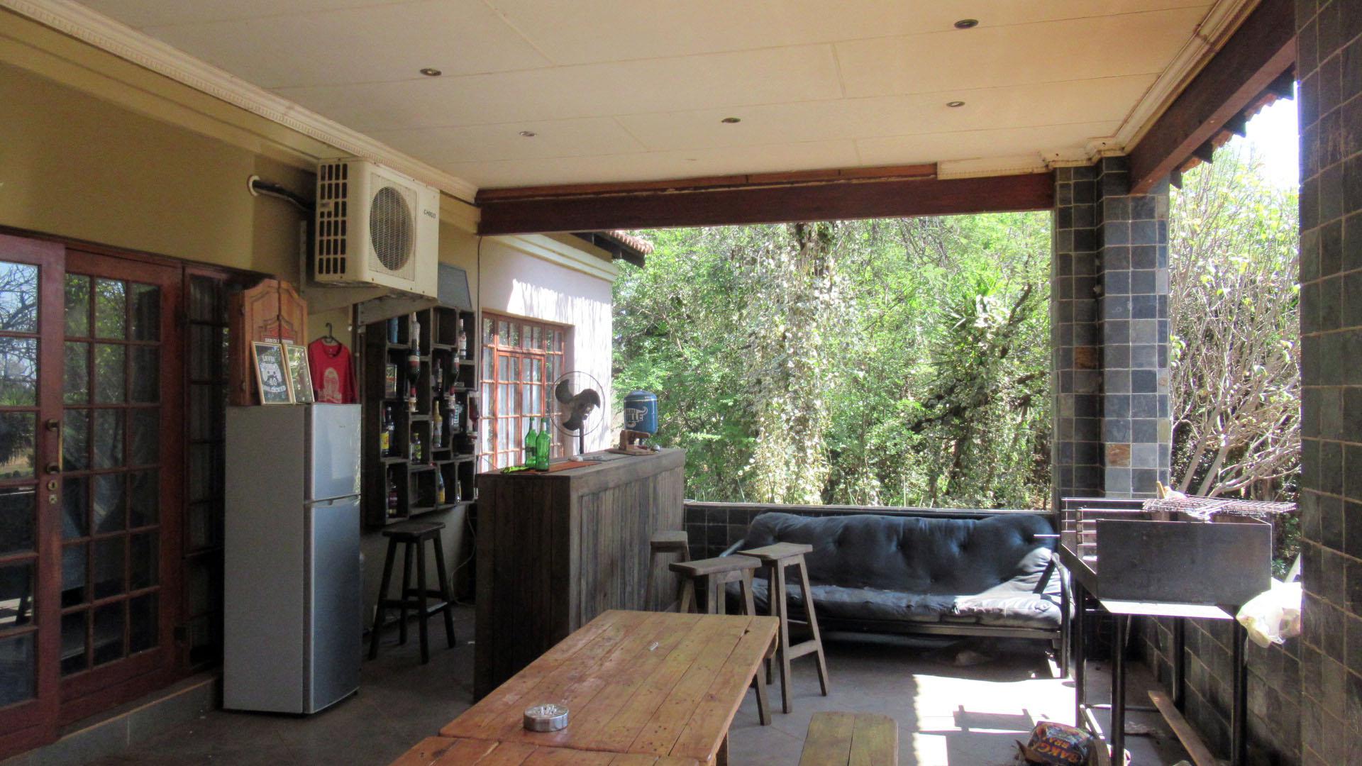 Patio of property in Rynoue AH