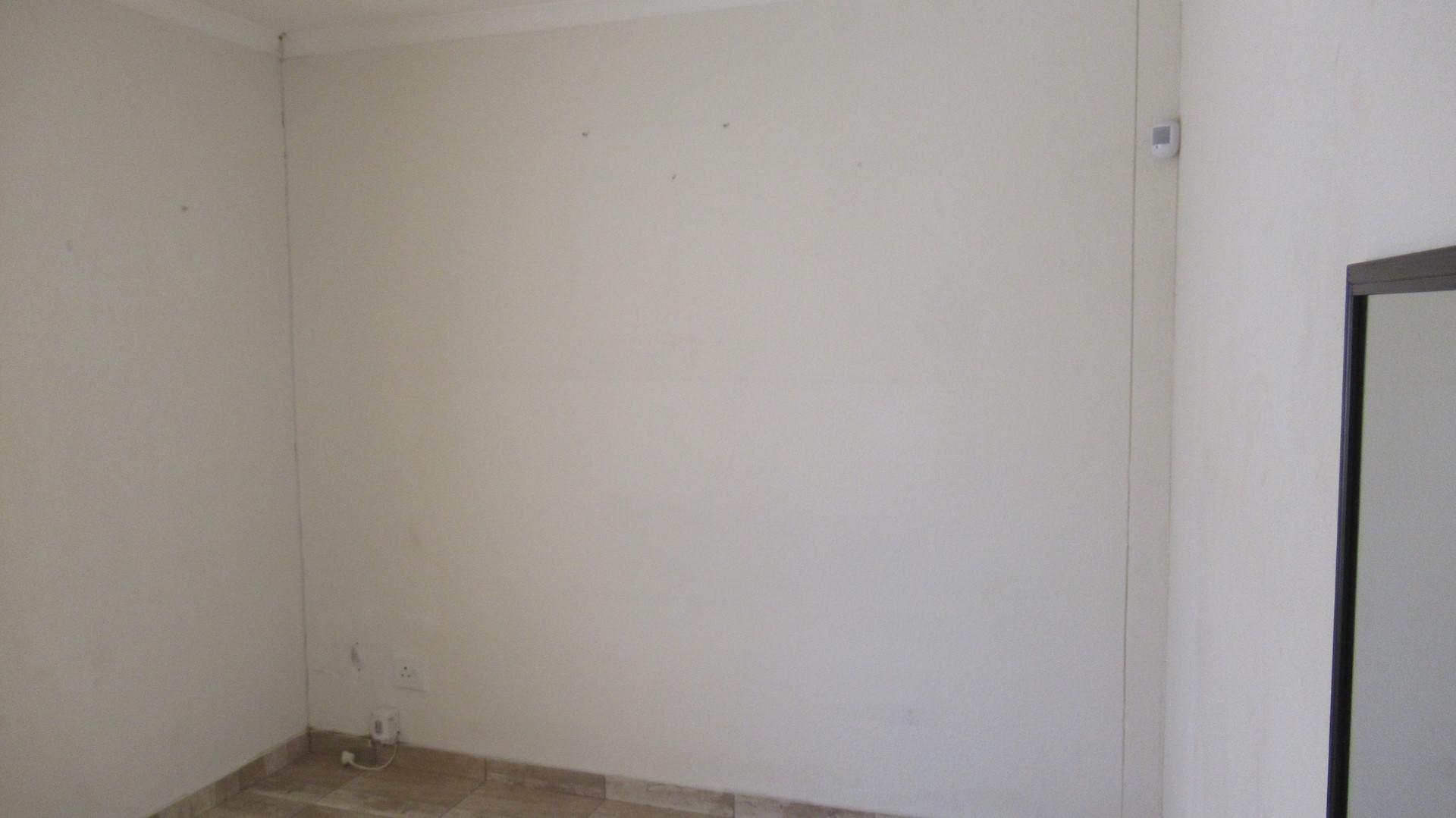 Main Bedroom - 13 square meters of property in Windmill Park