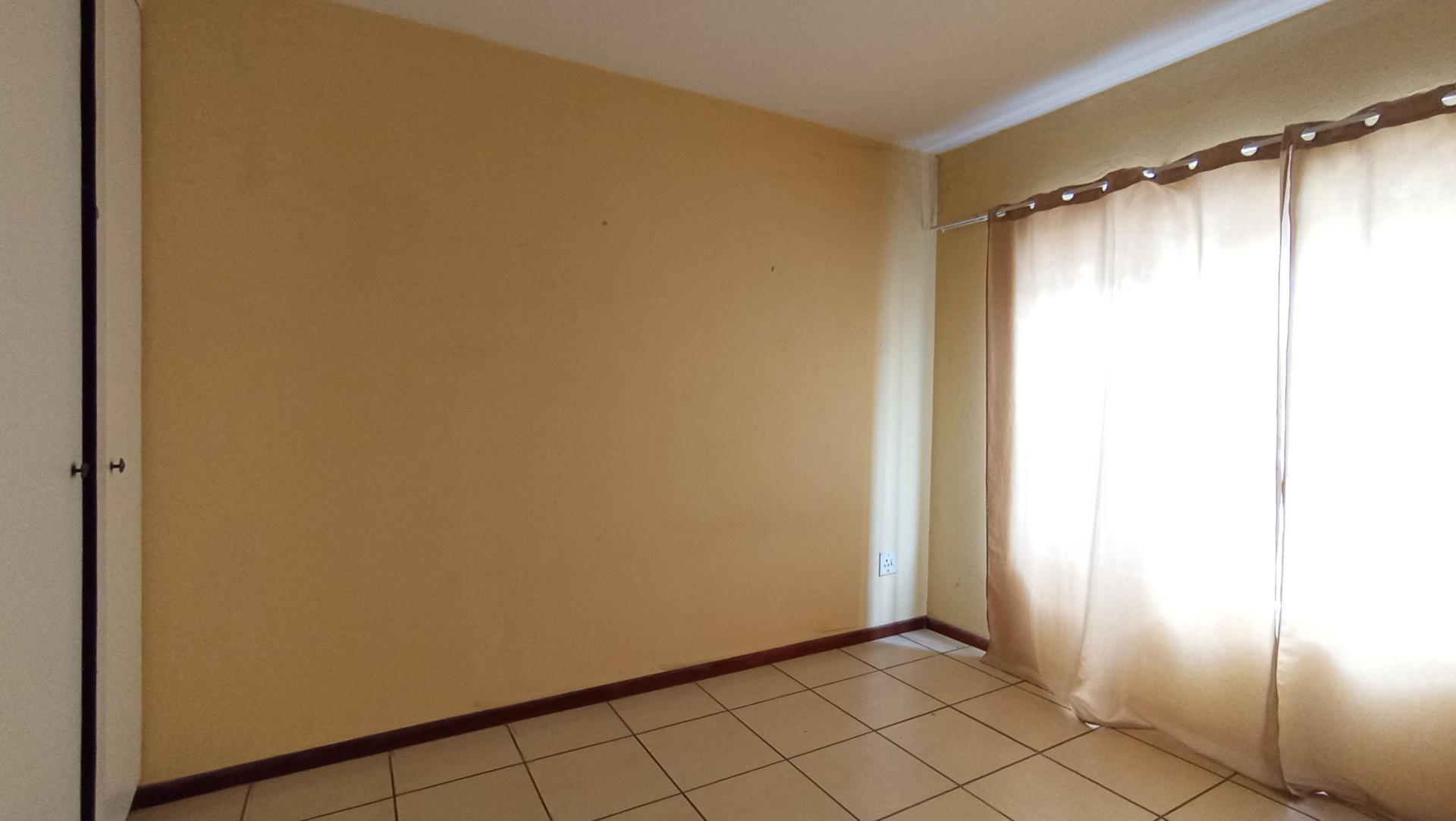 Bed Room 2 - 12 square meters of property in Rosettenville