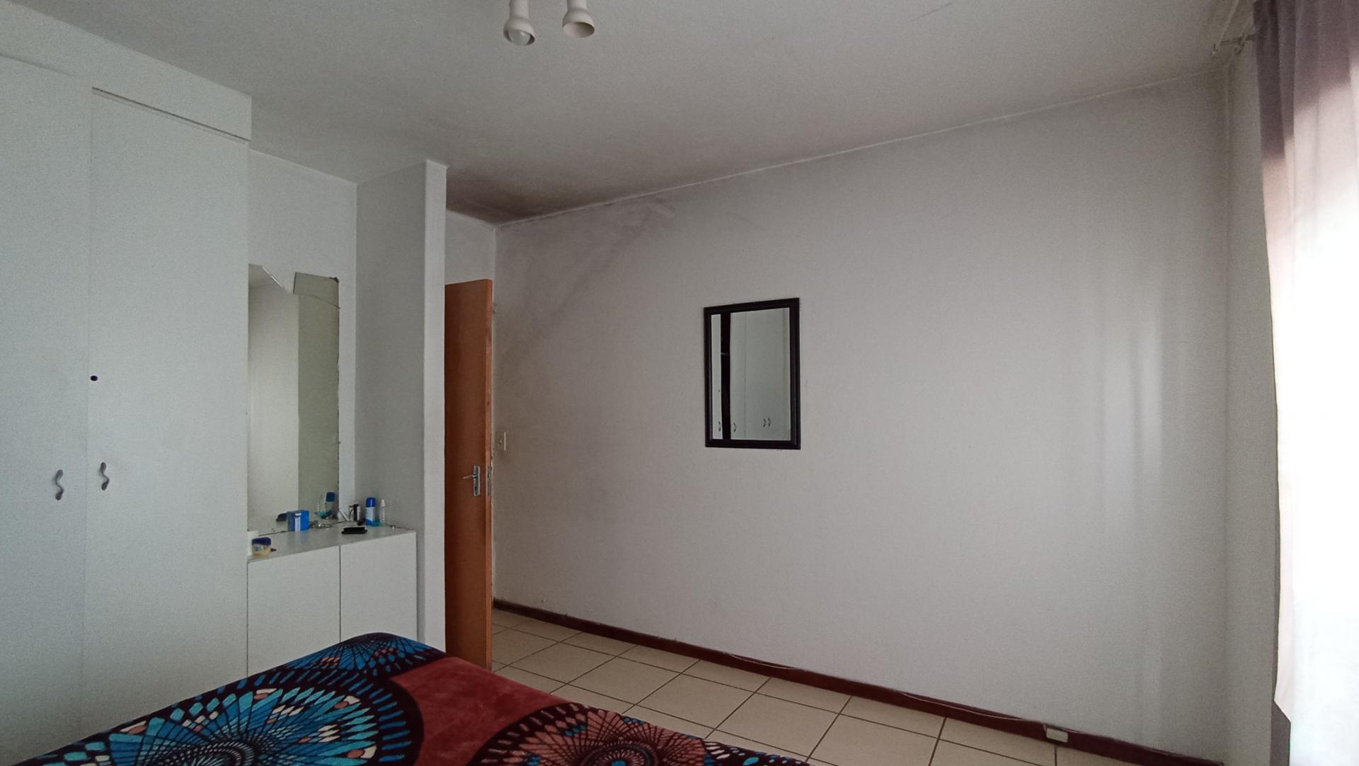 Bed Room 1 - 16 square meters of property in Rosettenville