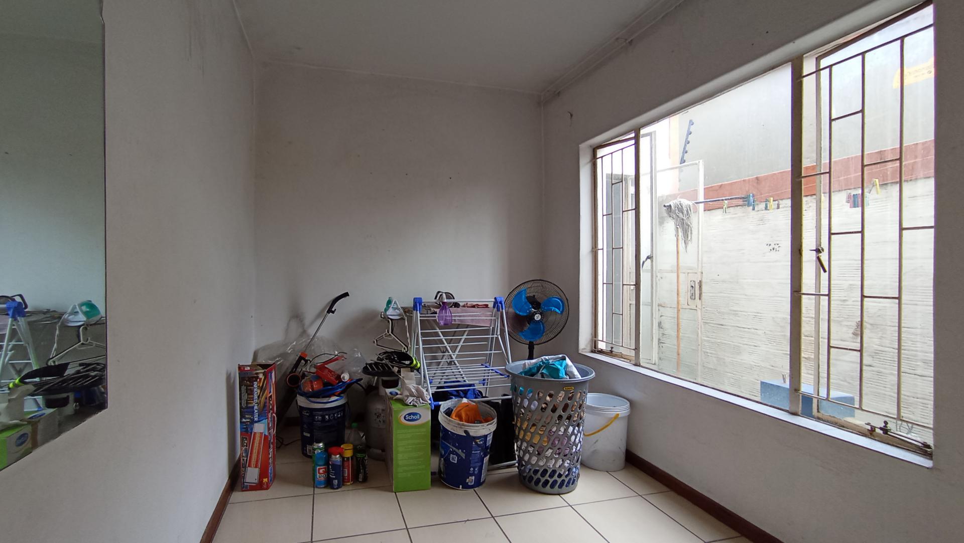 Bed Room 3 - 8 square meters of property in Rosettenville