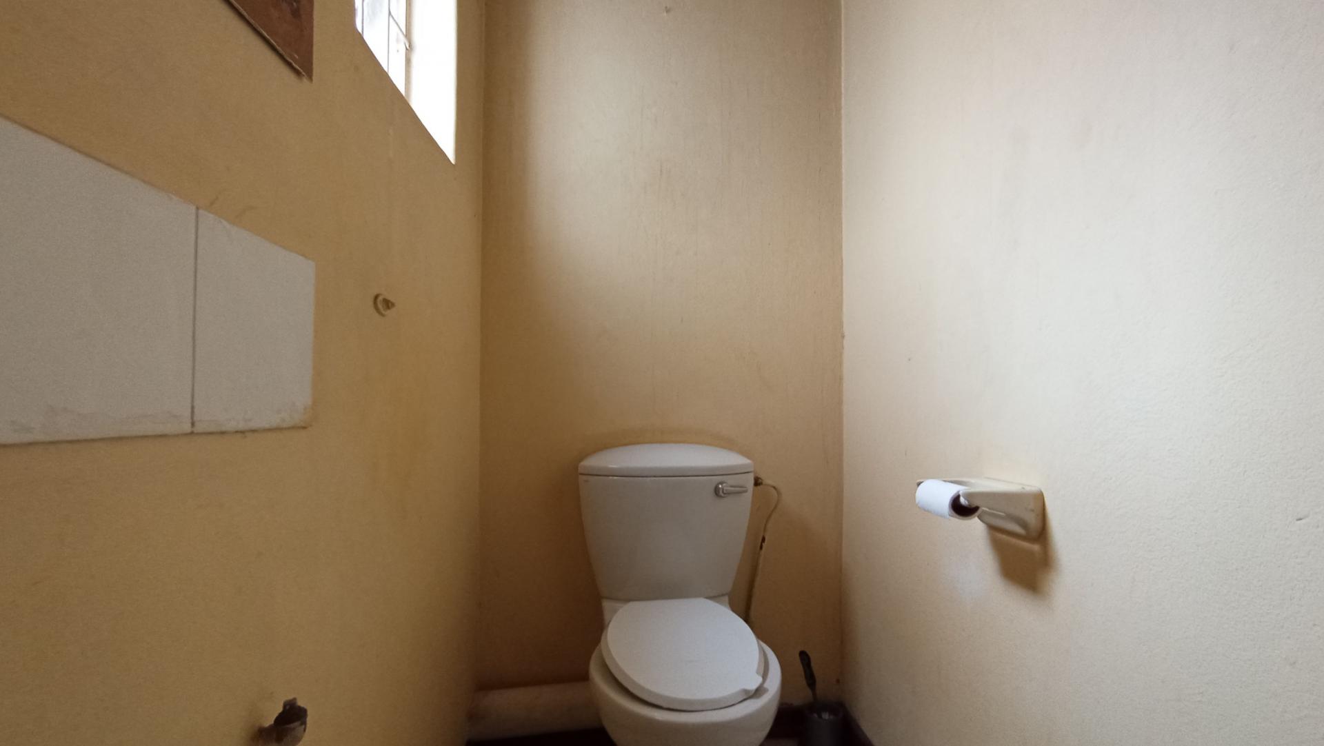 Bathroom 1 - 2 square meters of property in Rosettenville