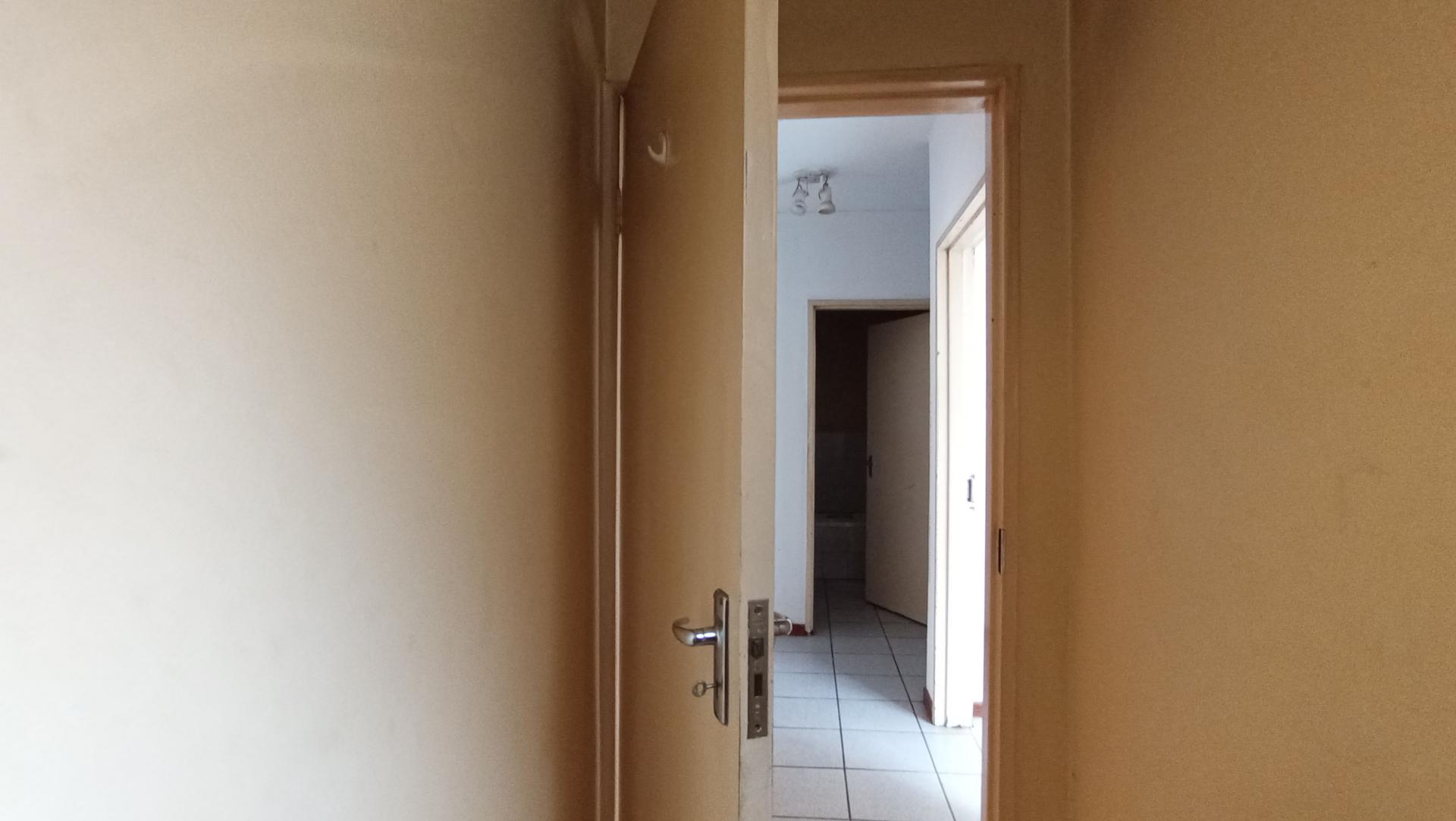 Bathroom 1 - 2 square meters of property in Rosettenville