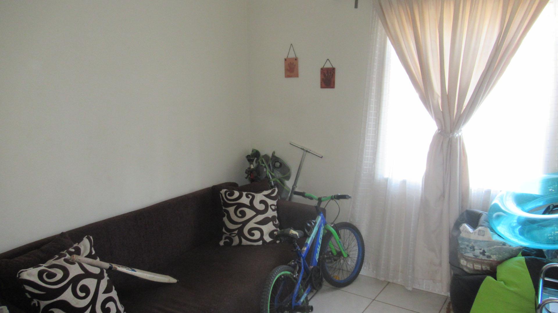 Bed Room 1 - 24 square meters of property in Groblerpark