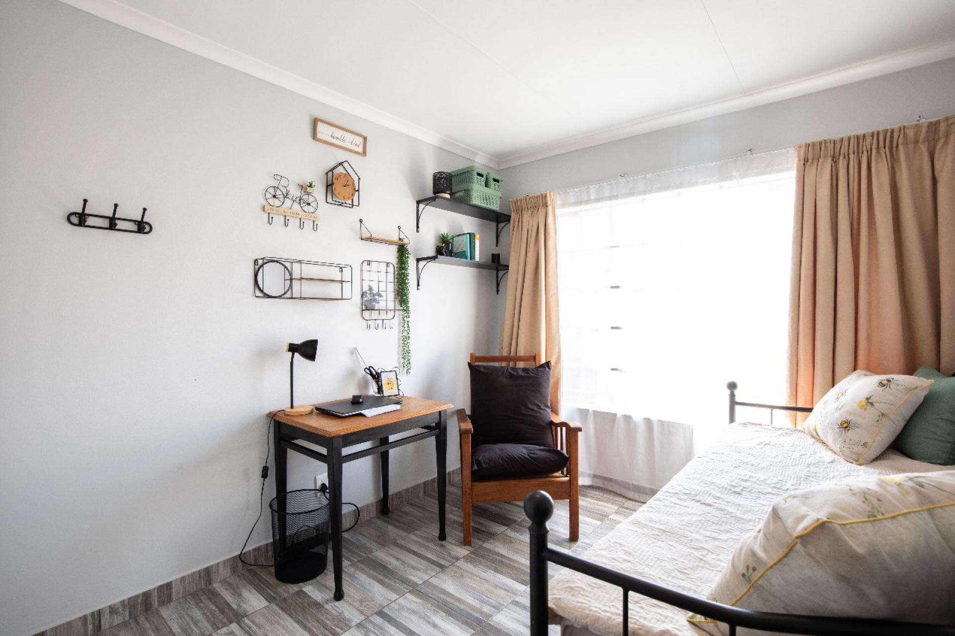 Bed Room 1 - 12 square meters of property in Amberfield