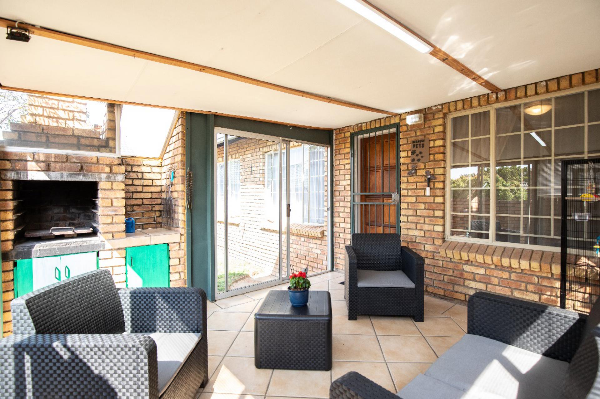 Patio - 18 square meters of property in Amberfield